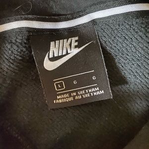 Black Nike cropped sweatshirt. Large. Worn once. Smoke free home. Hoodie.